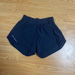 Hotty Hot High-Rise Lined Short 4" True Navy